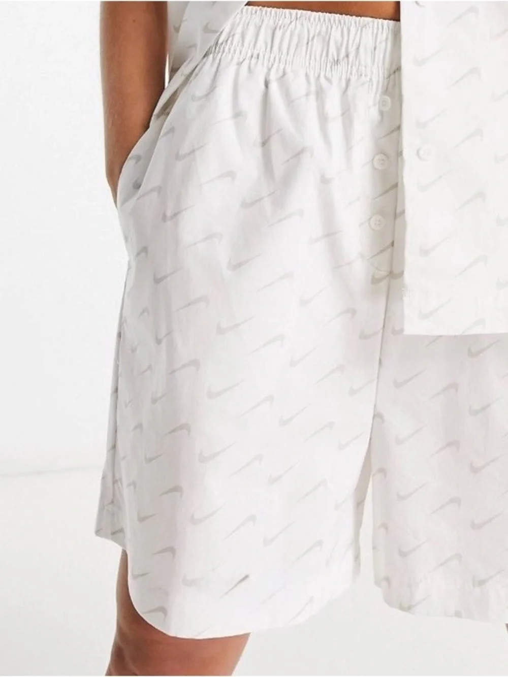 Nike White Elastic-Waist Casual Shorts